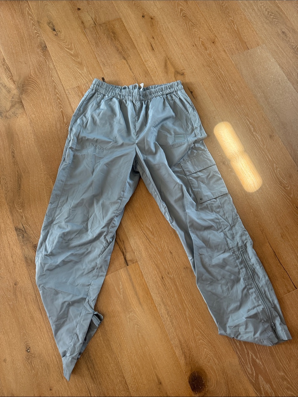 ALO Yoga Women’s Light teal Cargo Pants with Elastic Waist